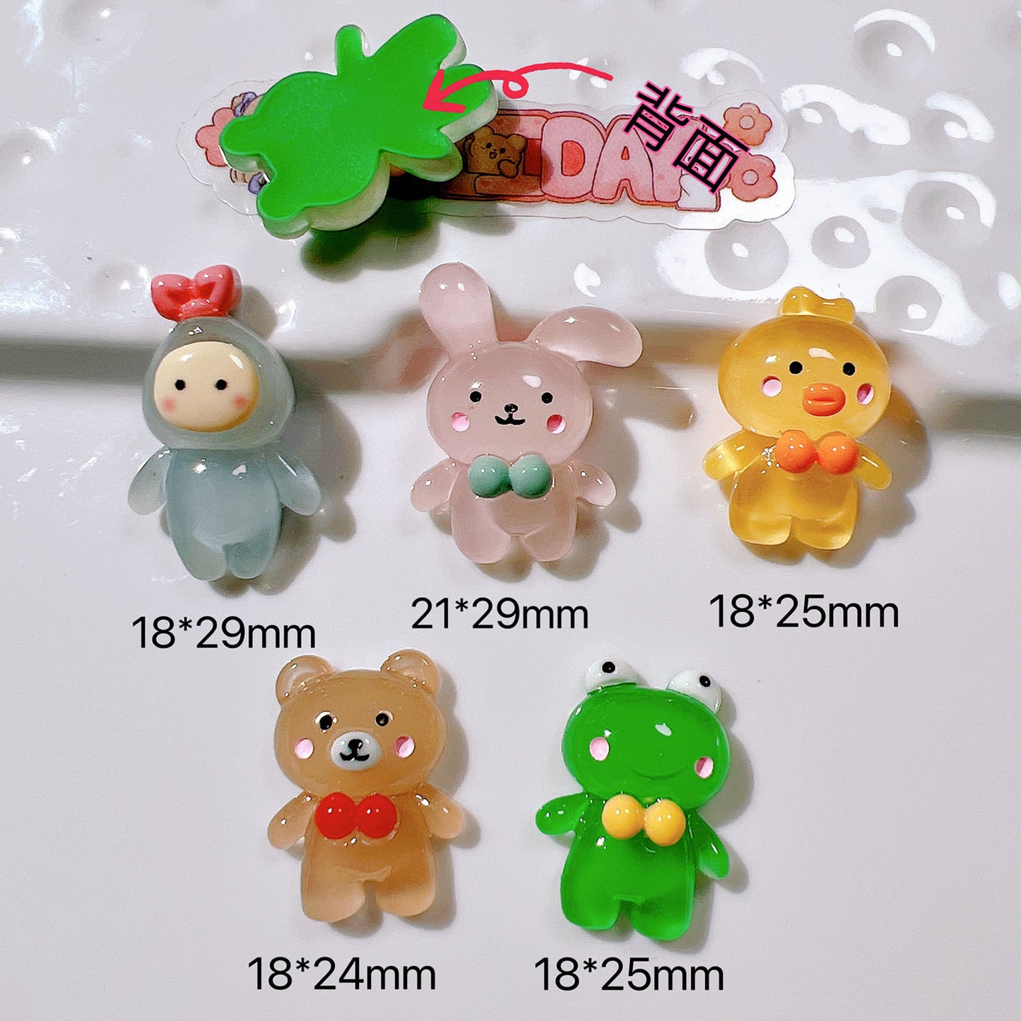 (5pic for 1 Bag) Cute Night Glowing Bunny Bear DIY Resin Charms  (Pack Offline)