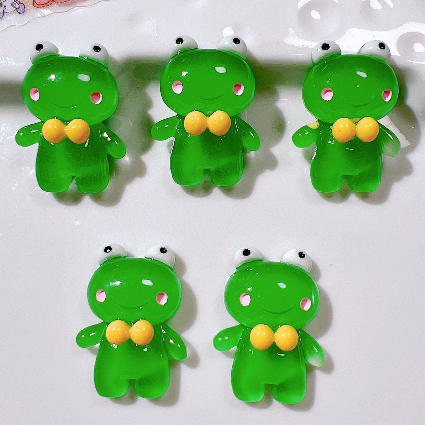 (5pic for 1 Bag) Cute Night Glowing Bunny Bear DIY Resin Charms  (Pack Offline)